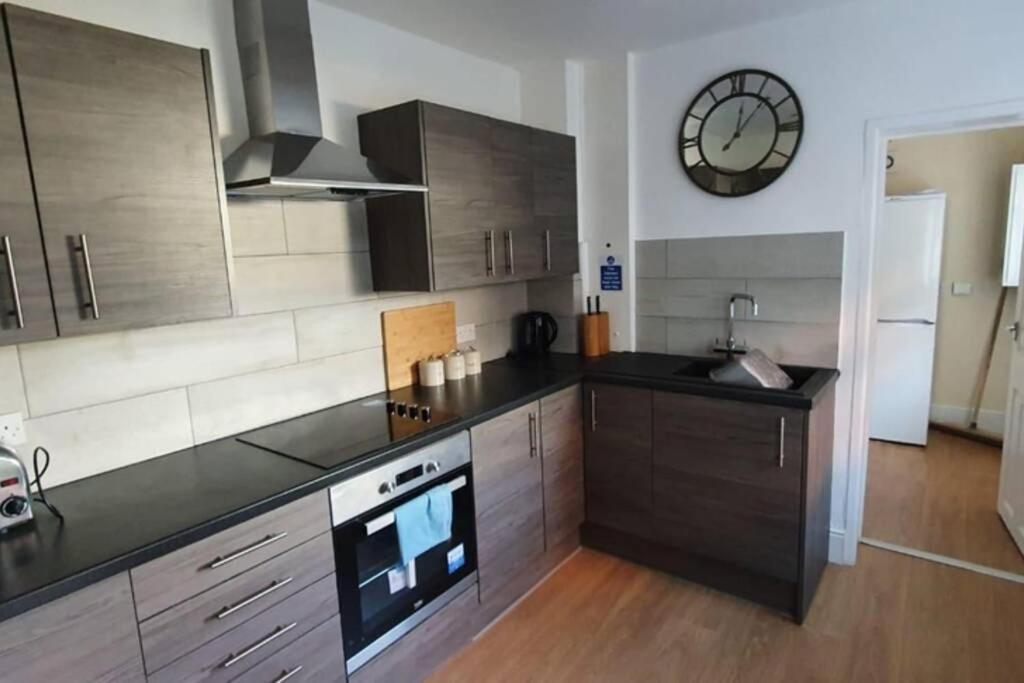 Cannock House ~ 4 Bedrooms All With Ensuite. Rugeley Zewnętrze zdjęcie