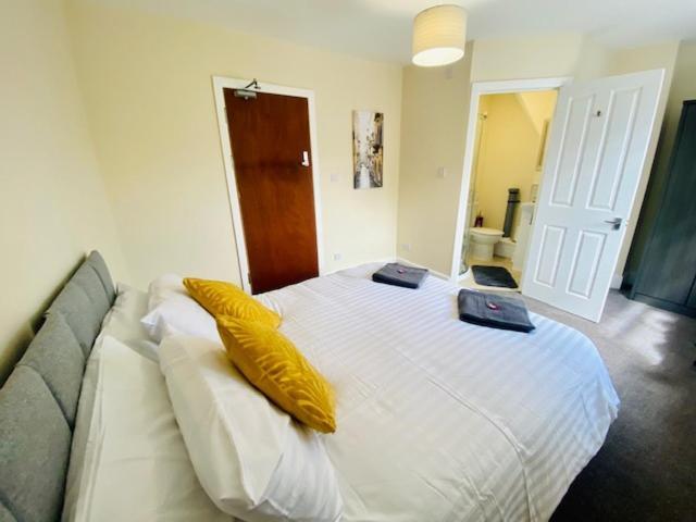 Cannock House ~ 4 Bedrooms All With Ensuite. Rugeley Zewnętrze zdjęcie