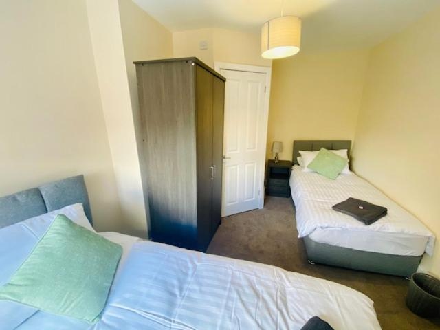 Cannock House ~ 4 Bedrooms All With Ensuite. Rugeley Zewnętrze zdjęcie