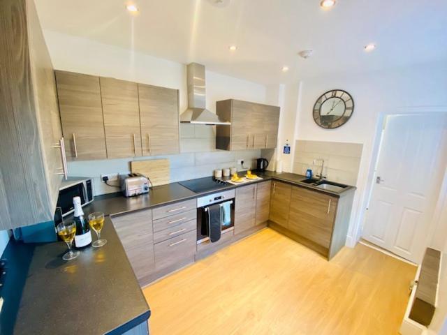 Cannock House ~ 4 Bedrooms All With Ensuite. Rugeley Zewnętrze zdjęcie