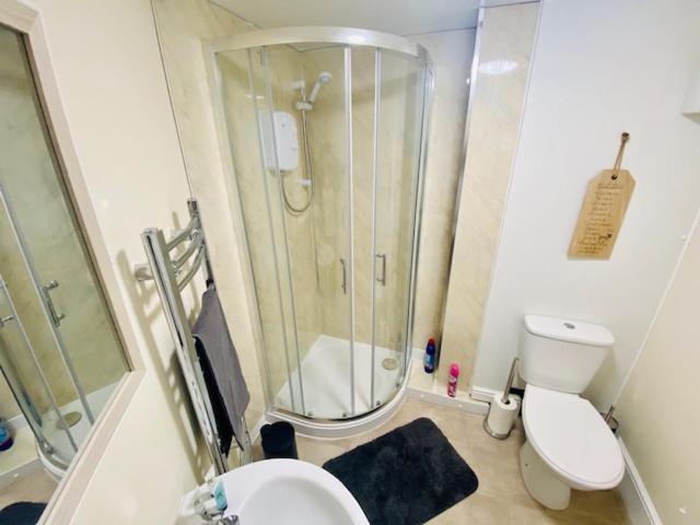 Cannock House ~ 4 Bedrooms All With Ensuite. Rugeley Zewnętrze zdjęcie
